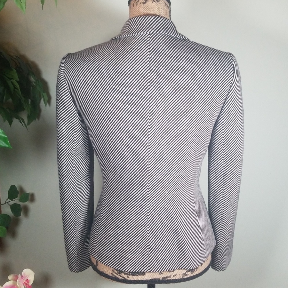 Tahari jacket - Picture 4 of 6